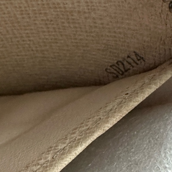 Louis Vuitton Damier Azur Zippy Wallet - Picture 9 of 15